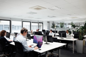 Dopad-pridani-AI-do-softwarovych-produktu-spolecnosti-Microsoft-vyzvy-a-prilezitosti