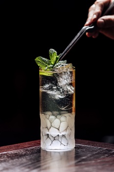 Transparentni-Havana-7-Y.O.-med-ananas-kokosove-mleko-Champagne