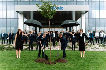 Panasonic_slavnostni-otevreni-tovarny_3