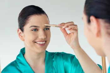 Korektor-AcneCover-maskuje-i-leci