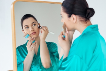 Make-up-AcneCover-maskuje-i-leci