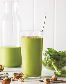 Jablečné-smoothie-s-avokádem-a-skořicí