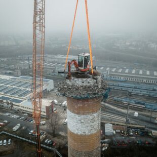 Šestá nejvyšší stavba v Praze šla k zemi. Uvolní cestu modernizaci Teplárny Michle