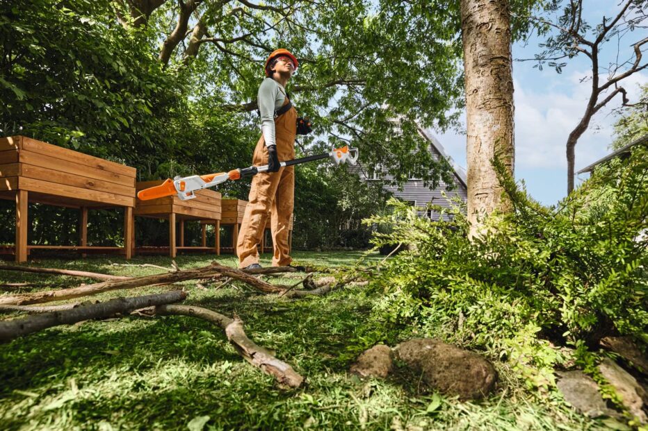 Akumulátorová vyvětvovací pila STIHL HTA 30.0:  ošetření stromů bez kompromisů i bez rizika.