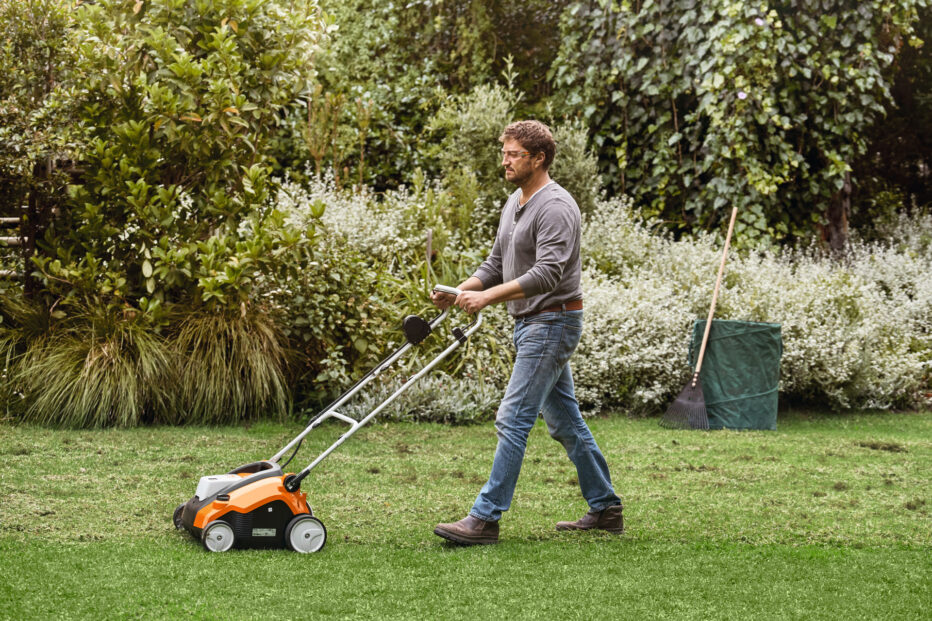Jak na perfektní trávník bez zbytečné dřiny: Chytře s akumulátorovou technikou