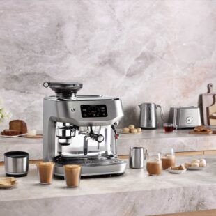 Máte doma prémiový kávovar, ale káva už nechutná jako dřív? Tajemství dokonalého šálku tkví v detailech, které často přehlížíme