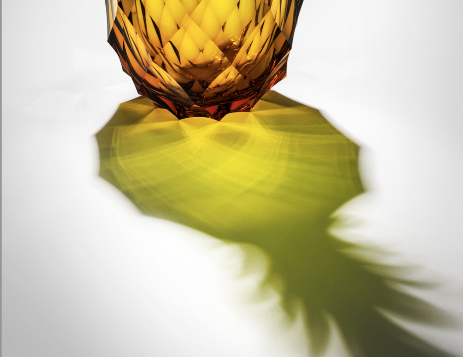 VÁZA ANANAS – VYBROUŠENÁ HRA SVĚTEL