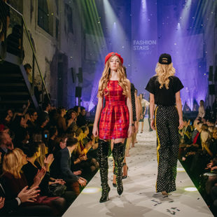 XIII. ročník FASHION STARS NIGHT přivedl na molo v Pražské křižovatce 4 inspirativní módní návrháře