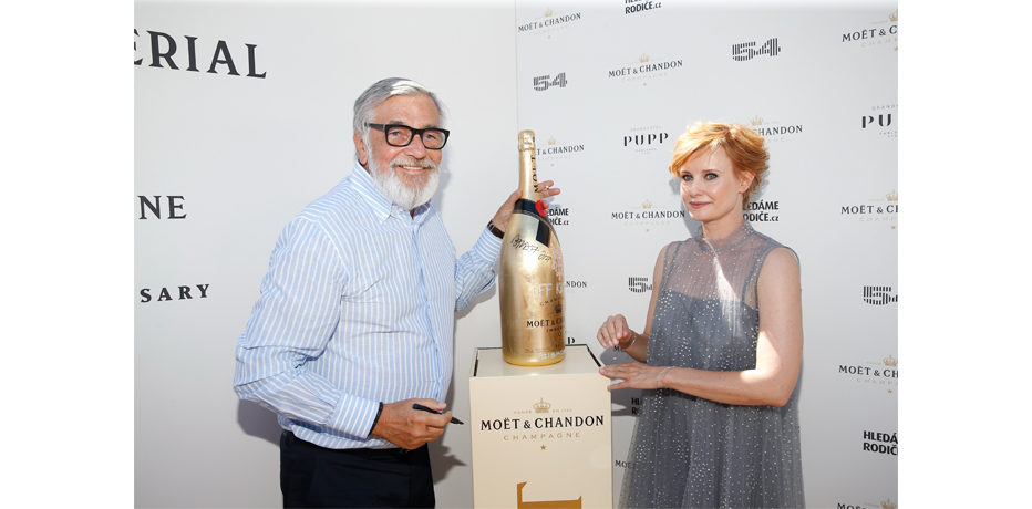 Na dobrou věc si i letos můžete připít oficiálním festivalovým šampaňským